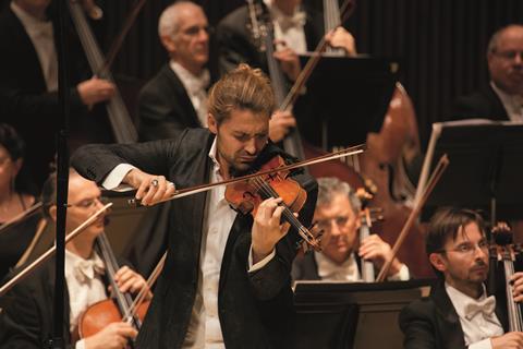 2013年與祖賓·梅塔指揮的以色列愛樂樂團合作演出